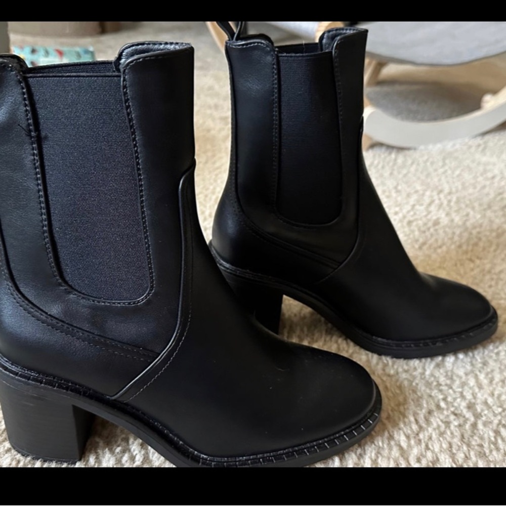Dream Pairs Black Boots - 8.5